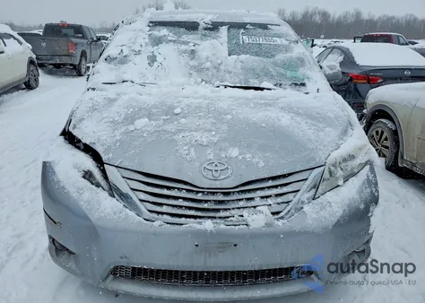 2017 Toyota Sienna Le z USA, uszkodzony, nr VIN 5TDKZ3DCXHS786032